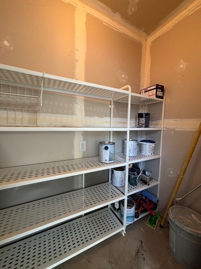 Building Photo - AVAILABLE NOW- LOW MAINTENANCE, MOVE-IN READY PATIO HOME IN NE COLUMBIA!!