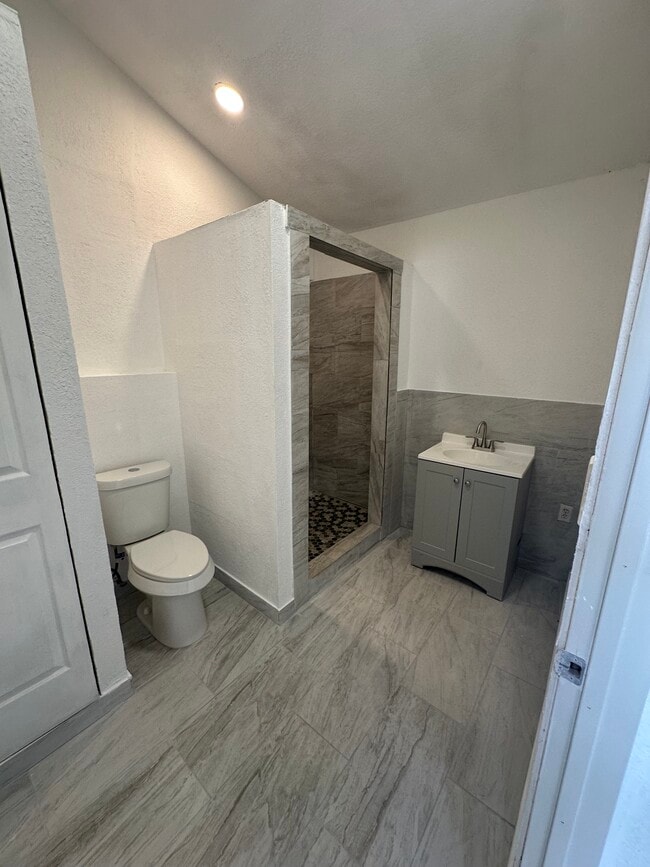 Building Photo - 1516 Lincoln Ave