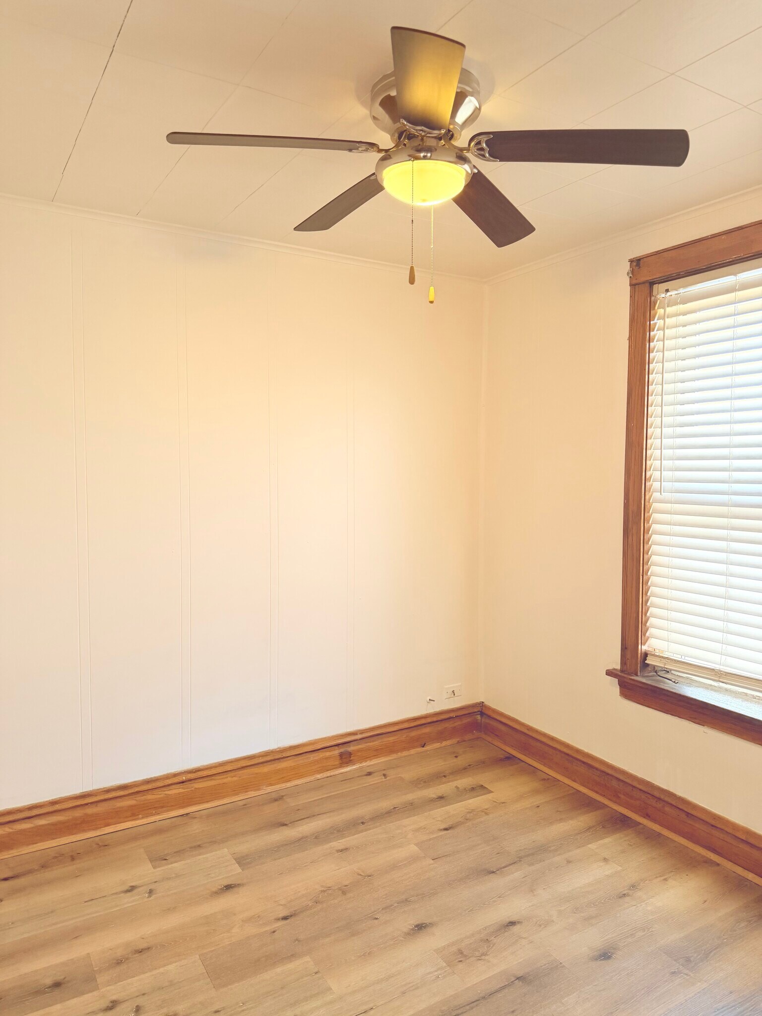 Building Photo - 1539 W 71st St