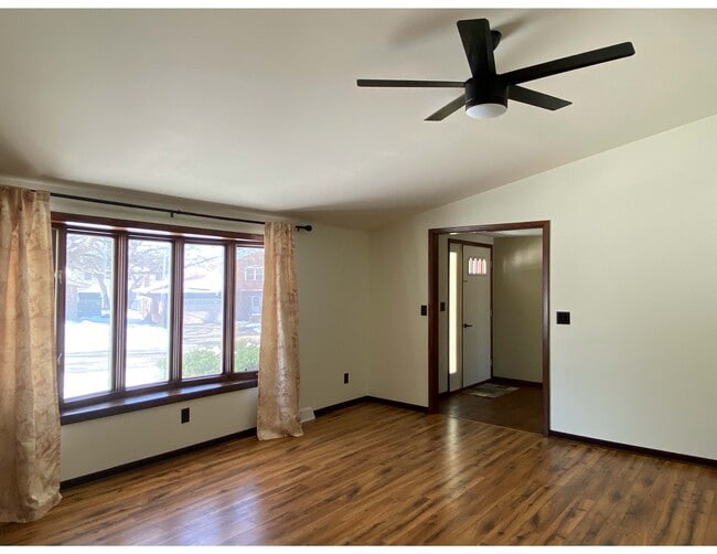 Building Photo - 920 Knottingham Dr