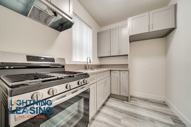Building Photo - 343 S Alvarado St