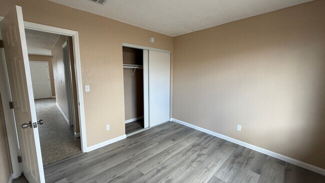 Building Photo - Two Bedroom One Bathroom Apartment in San Bernardino!
