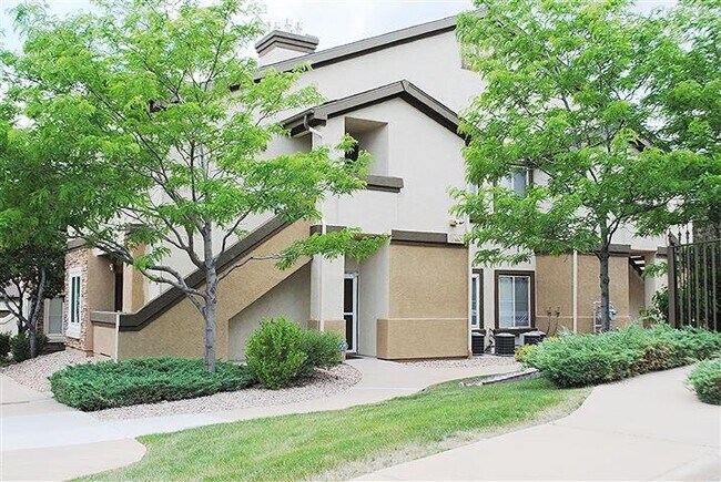 Building Photo - 3880 Riviera Grove