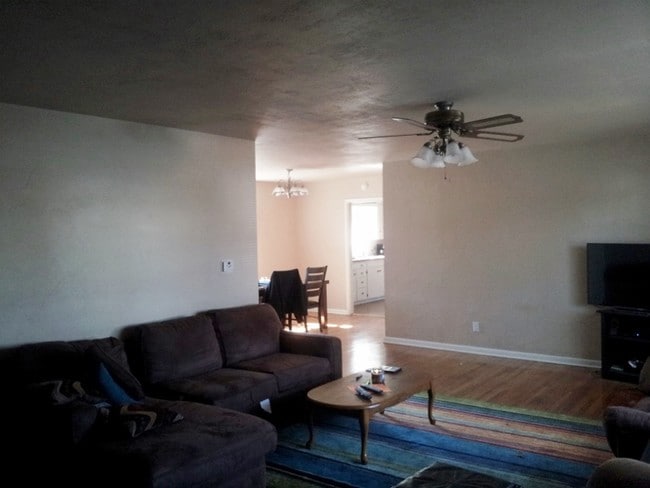 Building Photo - 2215 W Admiral Ave