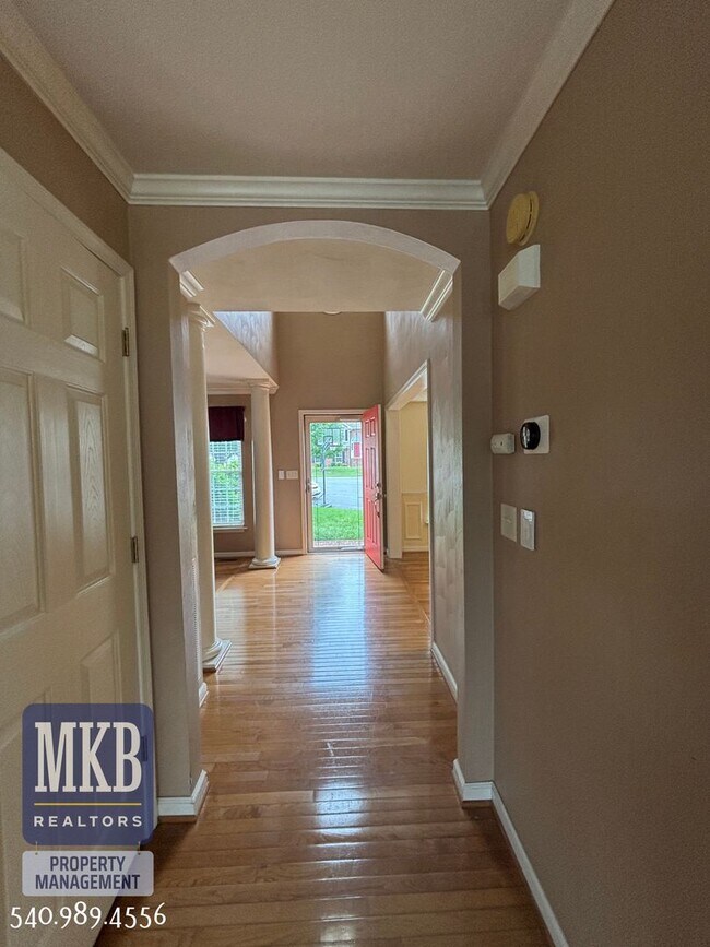 Building Photo - 6423 Westshire Ct