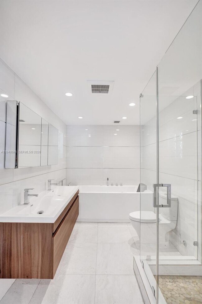 Building Photo - 3757 Prairie Ave