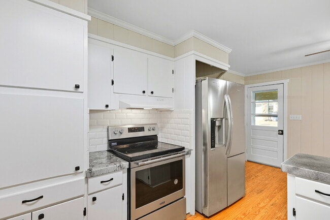 Building Photo - Furnished Room Rental - Pfafftown