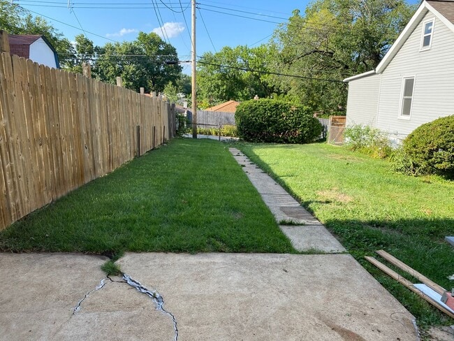 Building Photo - Beautiful Renovation in the Desirable South Hampton Neighborhood