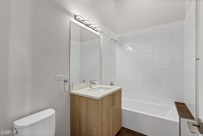 Building Photo - 2443 N Western Ave