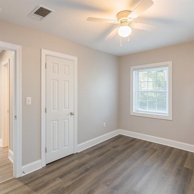 Building Photo - 1376 Westmont Rd SW