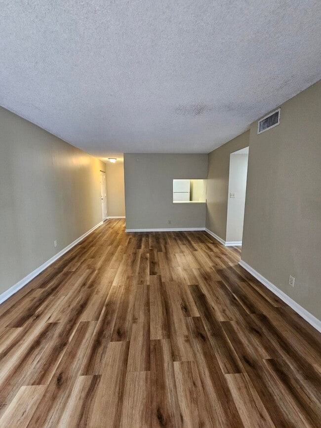 Primary Photo - 1900 N Congress Ave