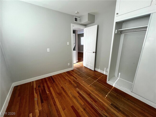 Building Photo - 225 S 10th St