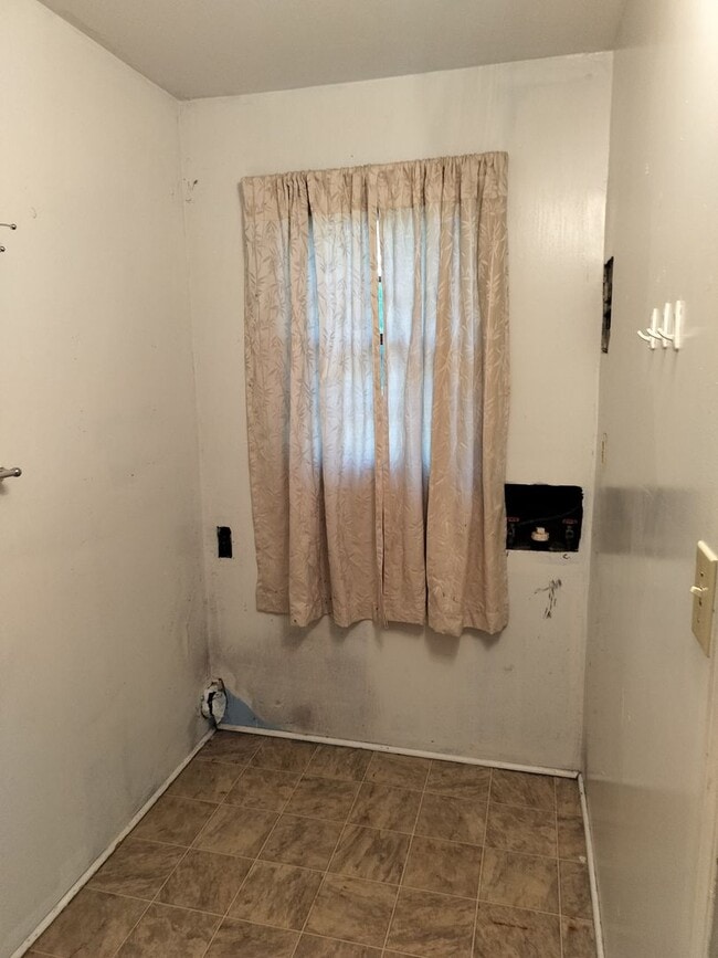 Building Photo - Fayetteville Ranch