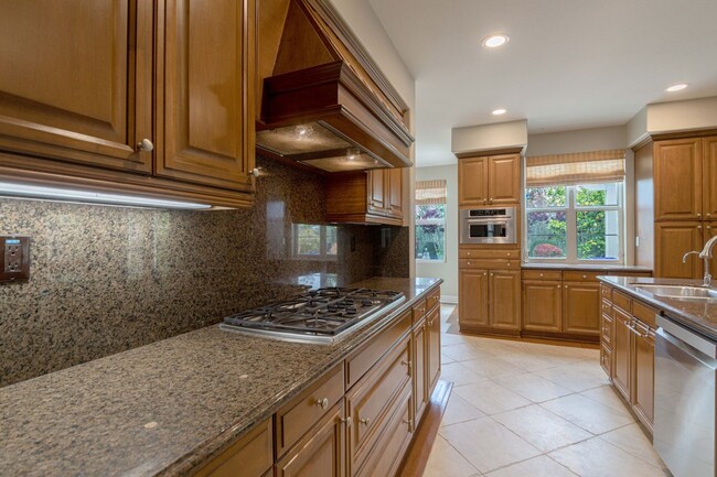 Building Photo - 935 Heron Cir