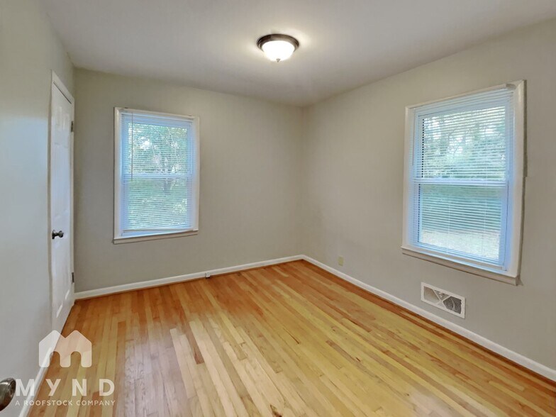 Building Photo - 4361 Silver Lake Rd