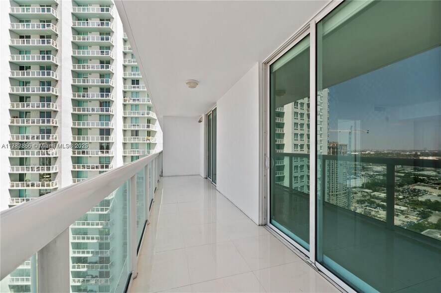 Building Photo - 1800 N Bayshore Dr