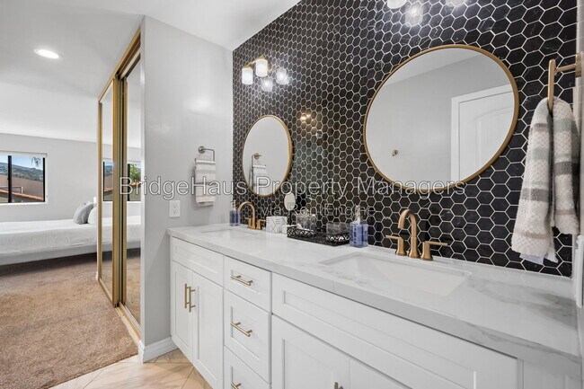 Building Photo - 2607 Pirineos Way