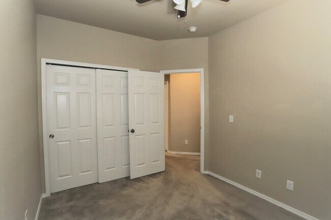 Building Photo - Your Dream Townhome Awaits — Comfort, Styl...