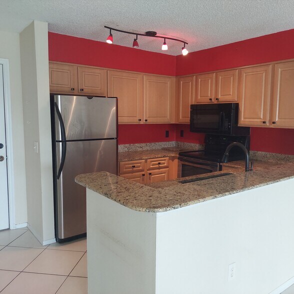 Building Photo - 2400 Feather Sound Dr