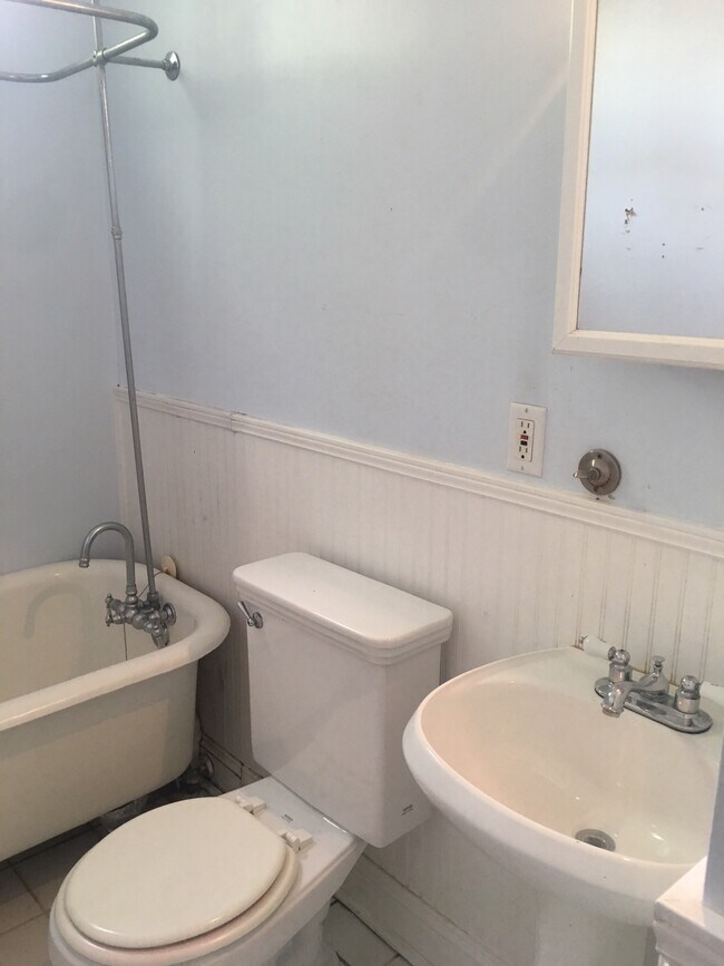 Building Photo - 17 Felix St