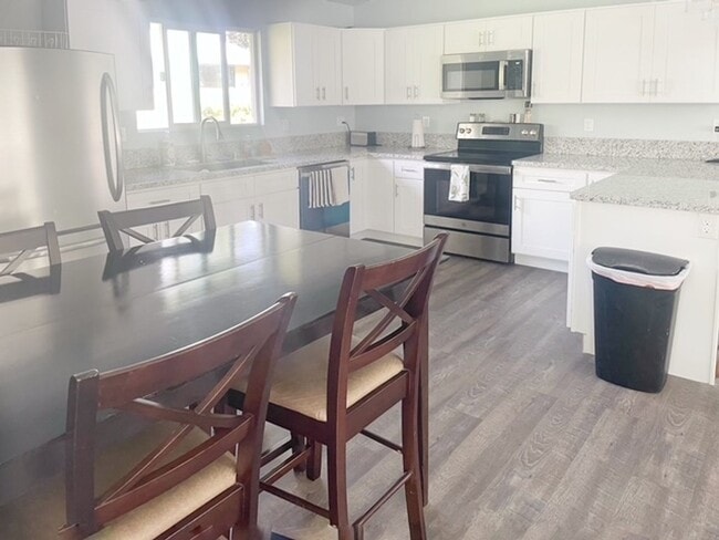 Building Photo - Furnished 2-Bedroom Home for Rent in Hawaiian Shores Subdivision