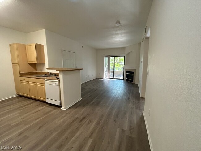 Building Photo - 8250 N Grand Canyon Dr