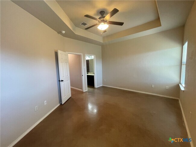 Building Photo - 758 Saengerhalle Rd