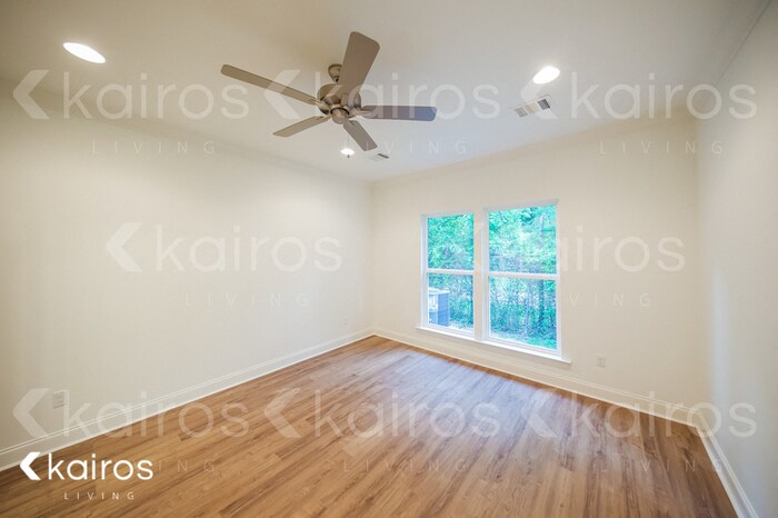 Building Photo - 6542 Roux Dr