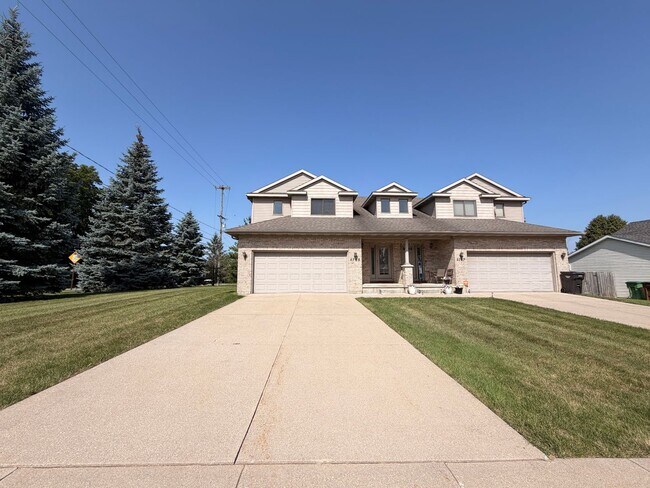 Building Photo - 6769 Bent Grass Dr SE