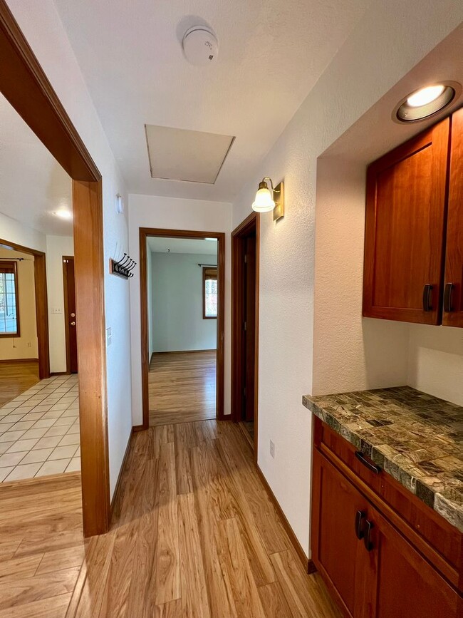 Building Photo - Private 5 Acres