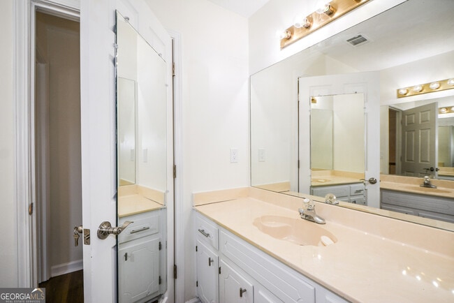 Building Photo - 2972 Hampton Pl