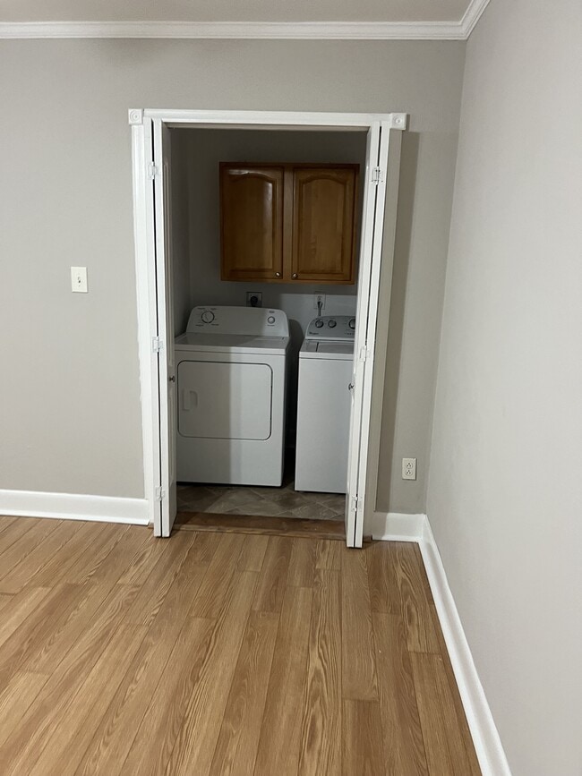 Building Photo - 5758 E Hastings Arch