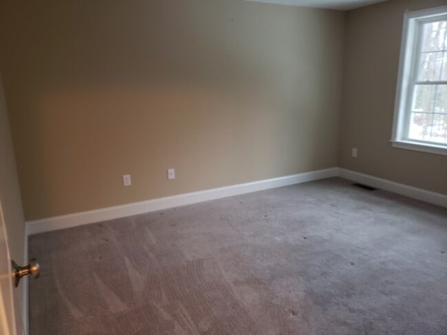 Building Photo - 10 Cardigan Ct