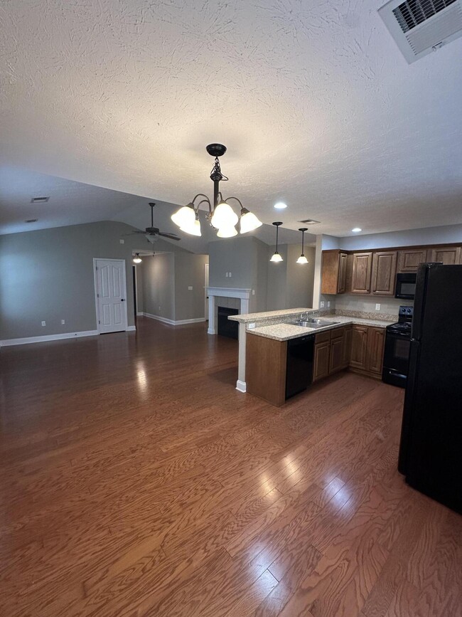 Building Photo - 126 High Point Dr