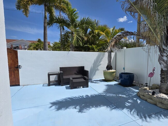 Building Photo - Downtown Gulfport - The Pineapple House