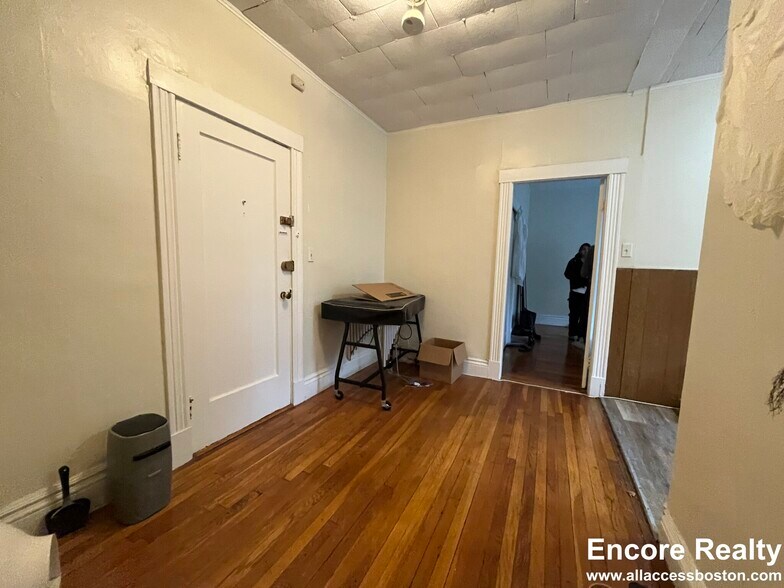 Building Photo - 126 Warren St