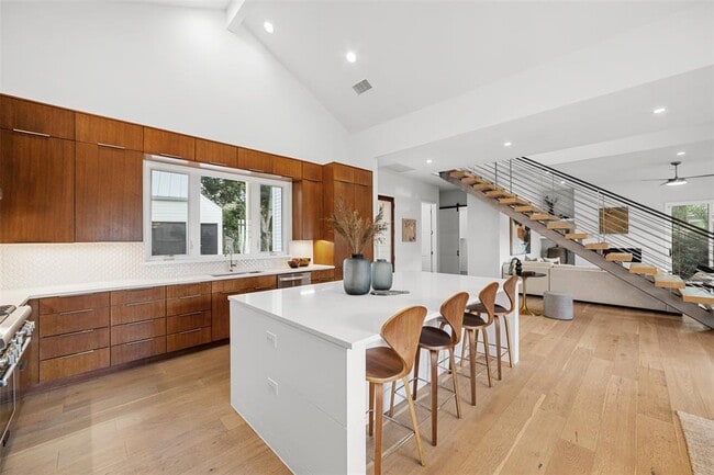 Building Photo - 5001 Shoal Creek Blvd