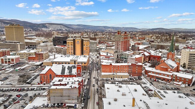 Building Photo - 136 Court St