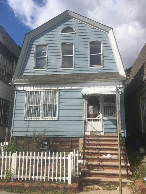 Building Photo - 63 Coit St