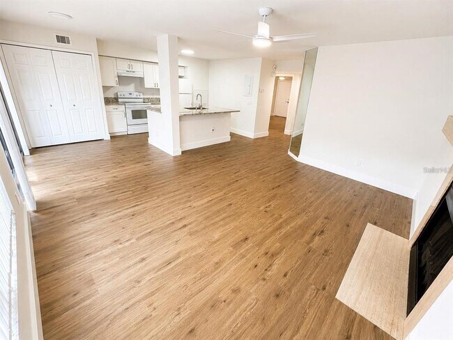 Building Photo - 4702 Sutton Terrace