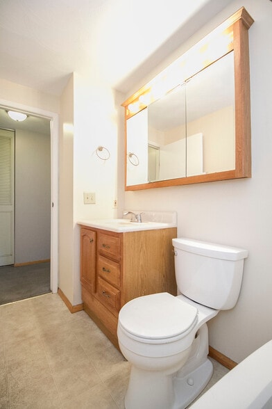 Building Photo - 437 S Haven Rd