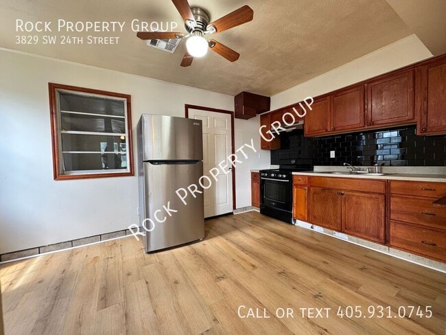 Building Photo - 3829 SW 24th St