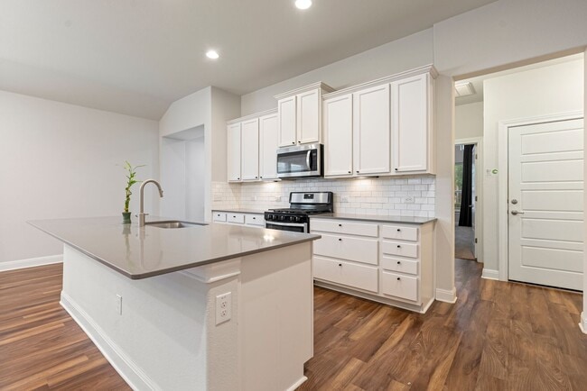 Building Photo - Beautiful 3 bedroom, 2.5 bathroom home in Summerrow Condos!!!