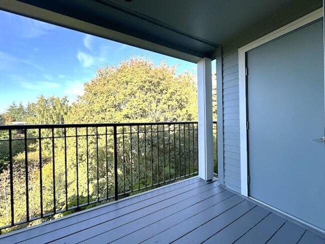 Building Photo - North Jackson Condo – Don’t Miss This Spec...