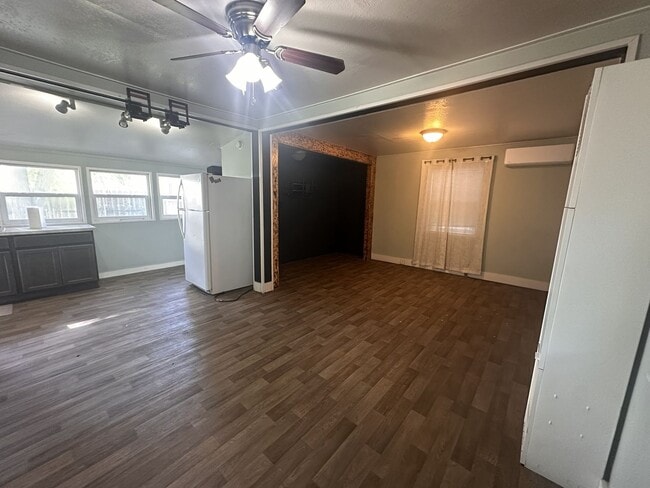 Building Photo - 1 bedroom, 1 bathroom Home