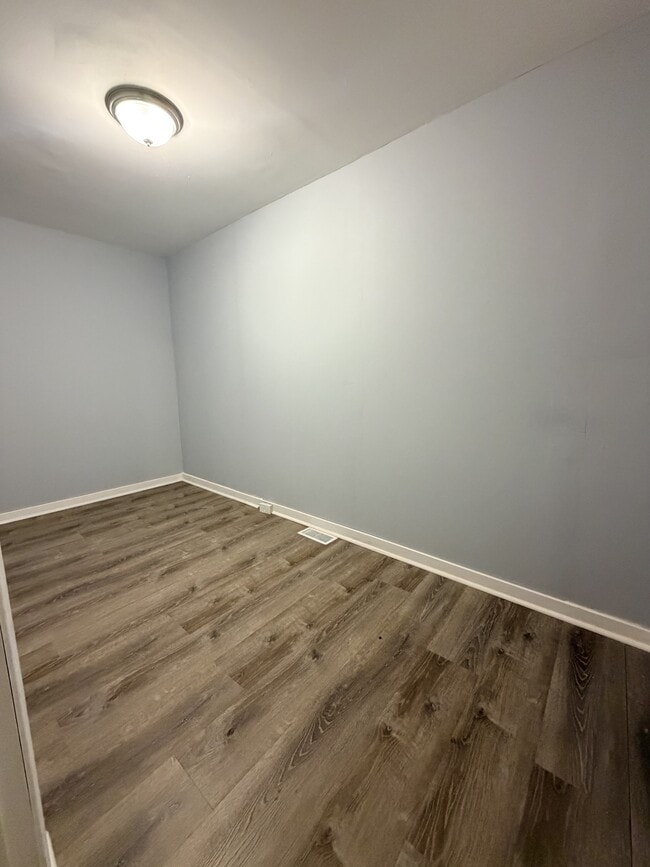 Building Photo - 1617 Darley Ave