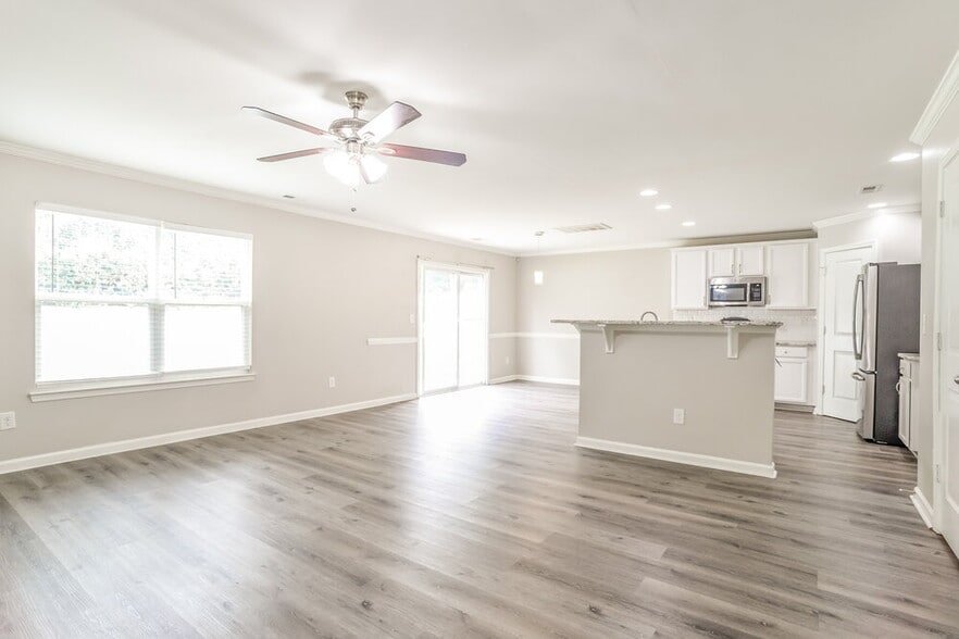 Building Photo - 5004 Broad Leaf Ct