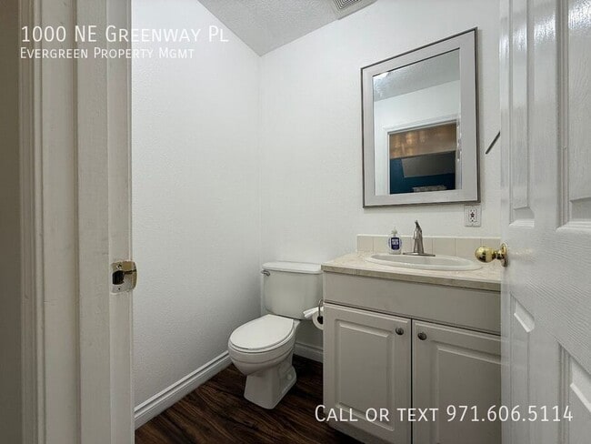 Building Photo - 1000 NE Greenway Pl