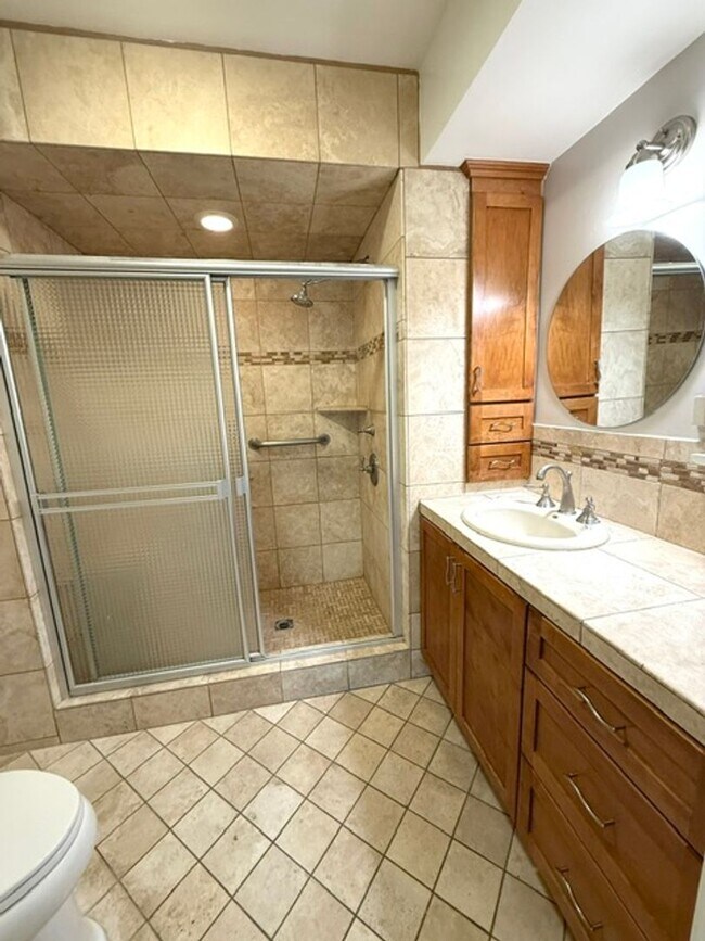 Building Photo - La Cañada Schools-  Family Home - Natural Hardwood, 2 car attached garage, Central A/C, New Appli...