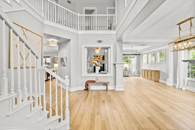 Building Photo - 15 Saratoga